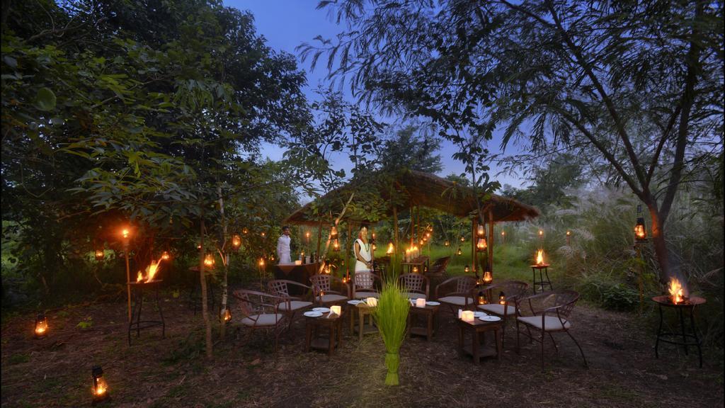 Barahi Jungle Lodge Meghauli Eksteriør billede